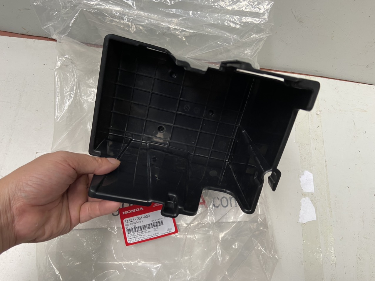 Khay đựng bình ắc quy xe Honda BRIO